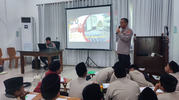 Satbinmas Polresta Sidoarjo Edukasi Antibullying kepada Santri Ponpes Al Kautsar Sukodono