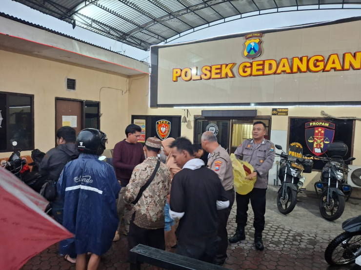 Polsek Gedangan Bagi Takjil Ramadhan, Wujud Kepedulian kepada Masyarakat