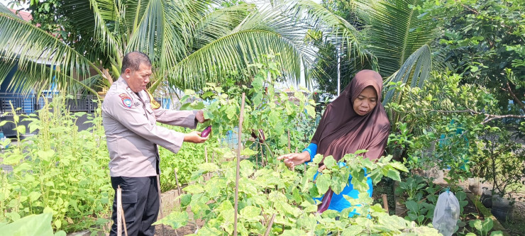 Bhabinkamtibmas Buncitan Dorong Warga Tanam Sayur