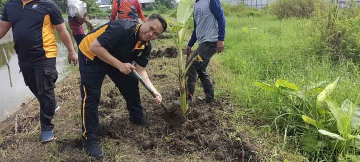 Ubah Lahan Kosong Jadi Green House untuk Ketahanan Pangan Desa Kletek